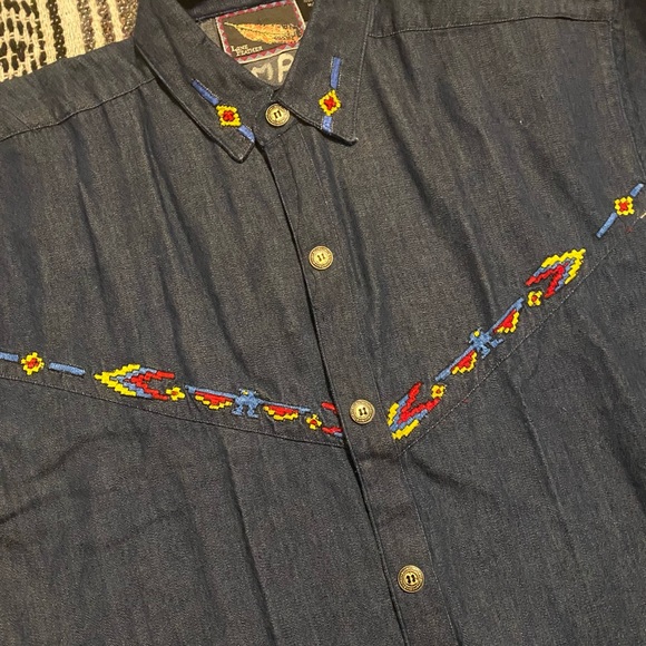 Women’s VTG Lone Feather button up - Picture 4 of 10